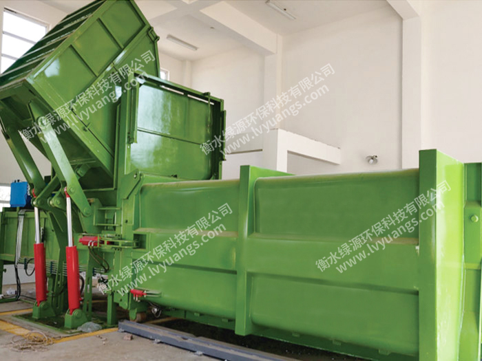 衡水側(cè)上料垃圾壓縮設(shè)備安裝現(xiàn)場(chǎng)